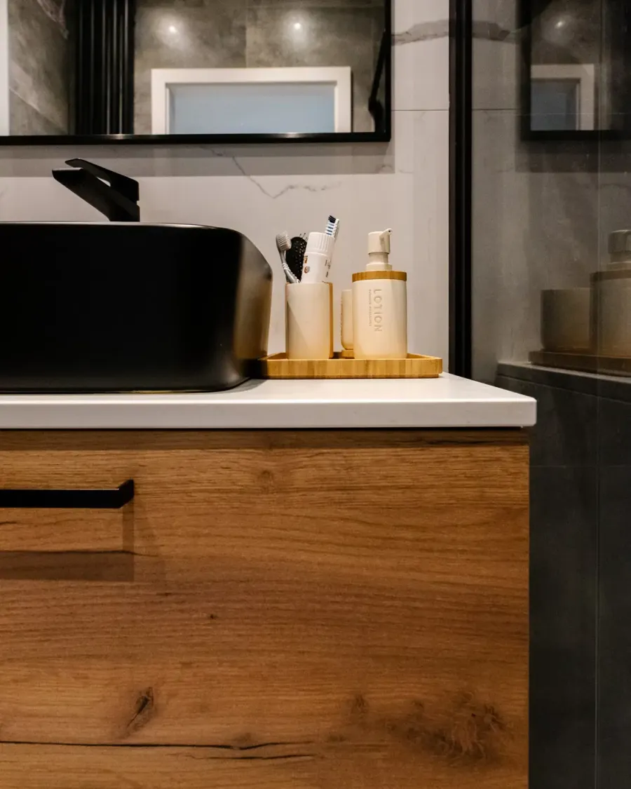 Łazienka z czarnymi akcentami 05