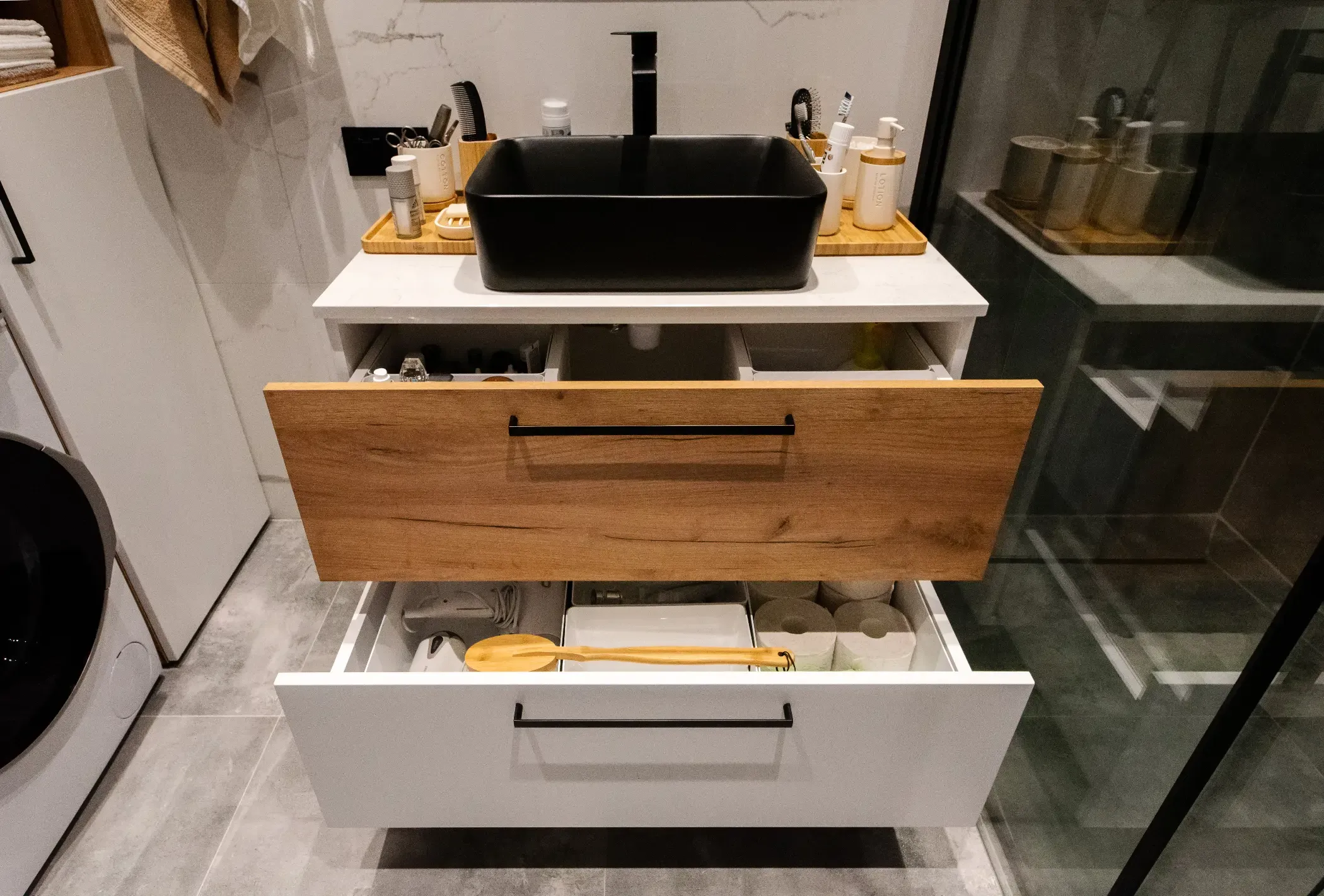 Łazienka z czarnymi akcentami 03