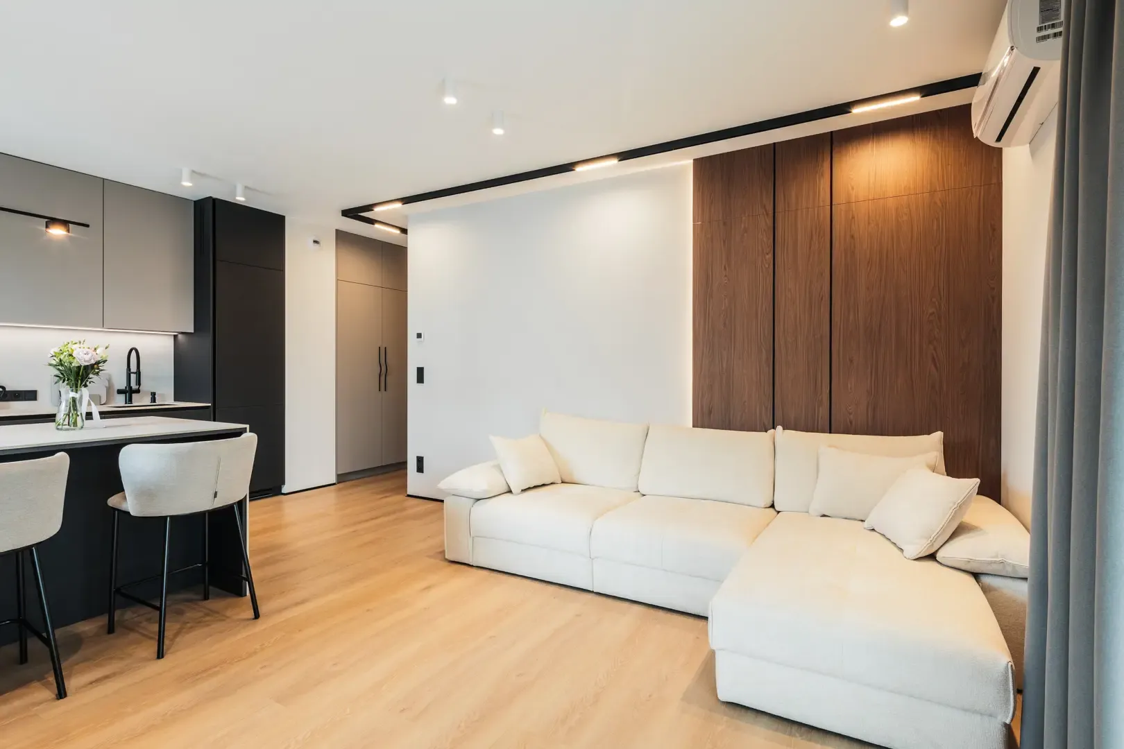 Salon na Wybickiego 03